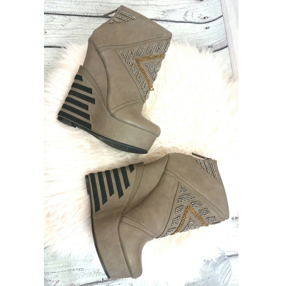 Michael Antonio Studio Cass Taupe Beaded Wedge 6 - Picture 5 of 8